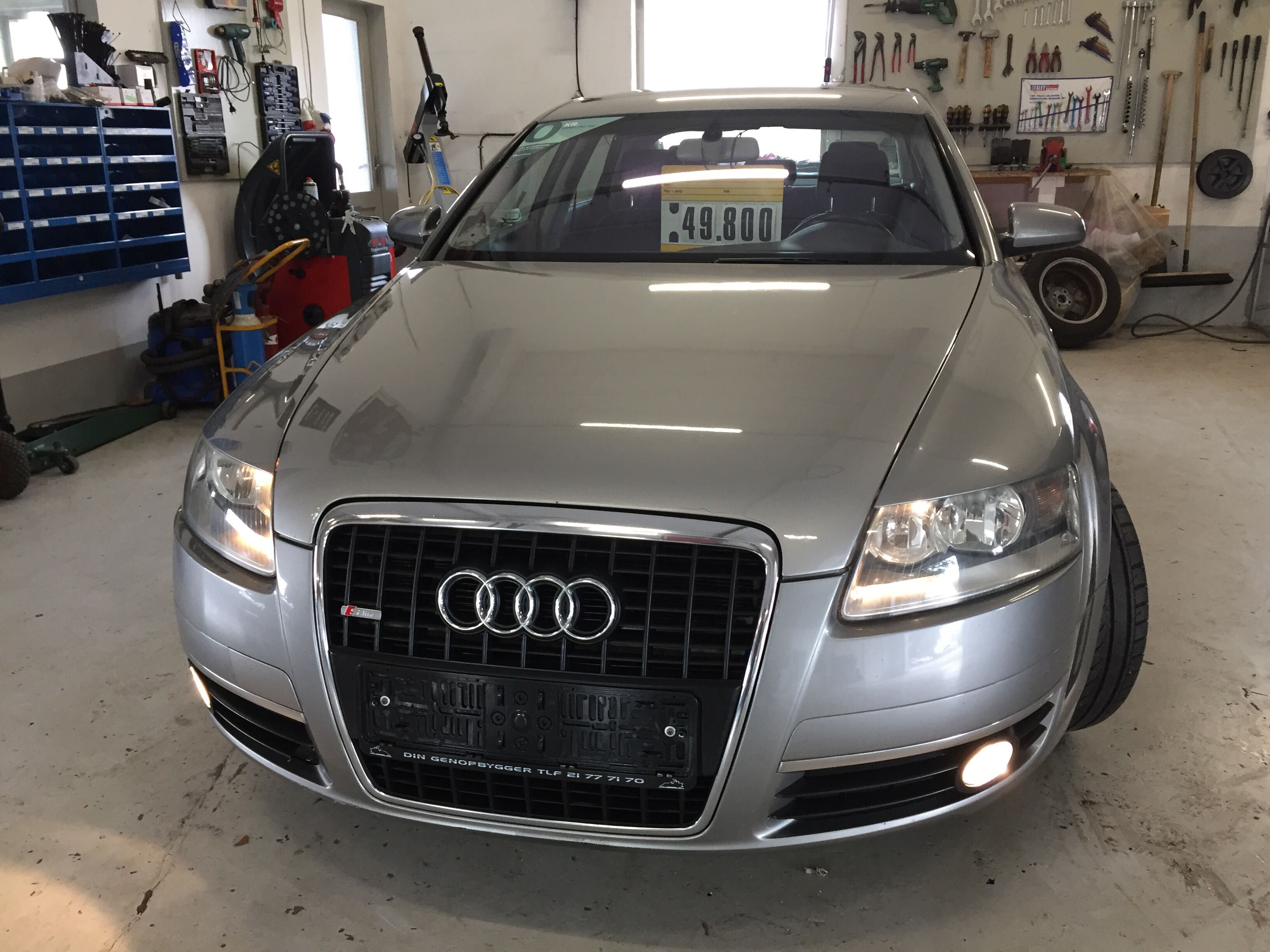 Grå Audi A 6 fra 2004