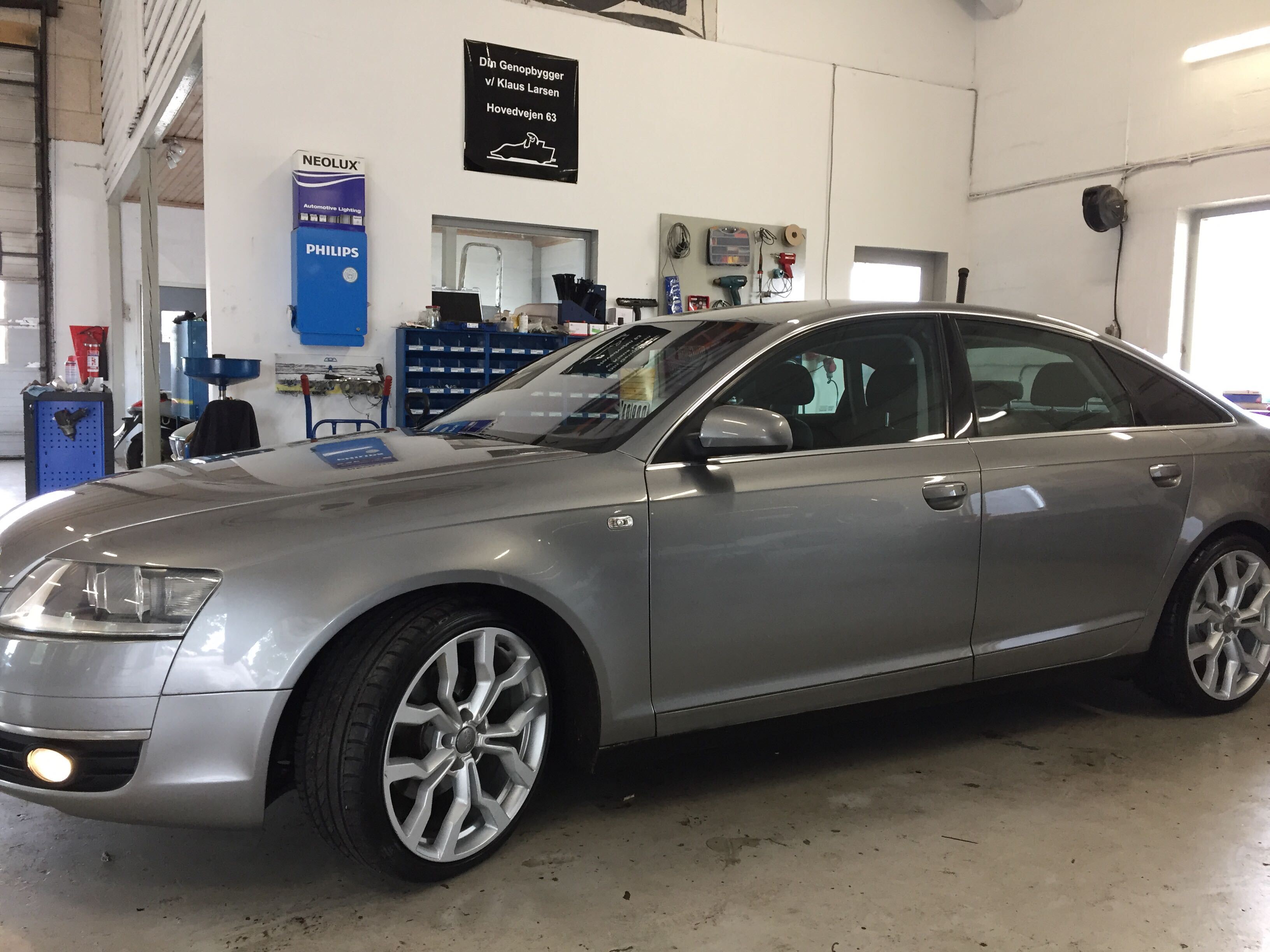 Grå Audi A 6 fra 2004