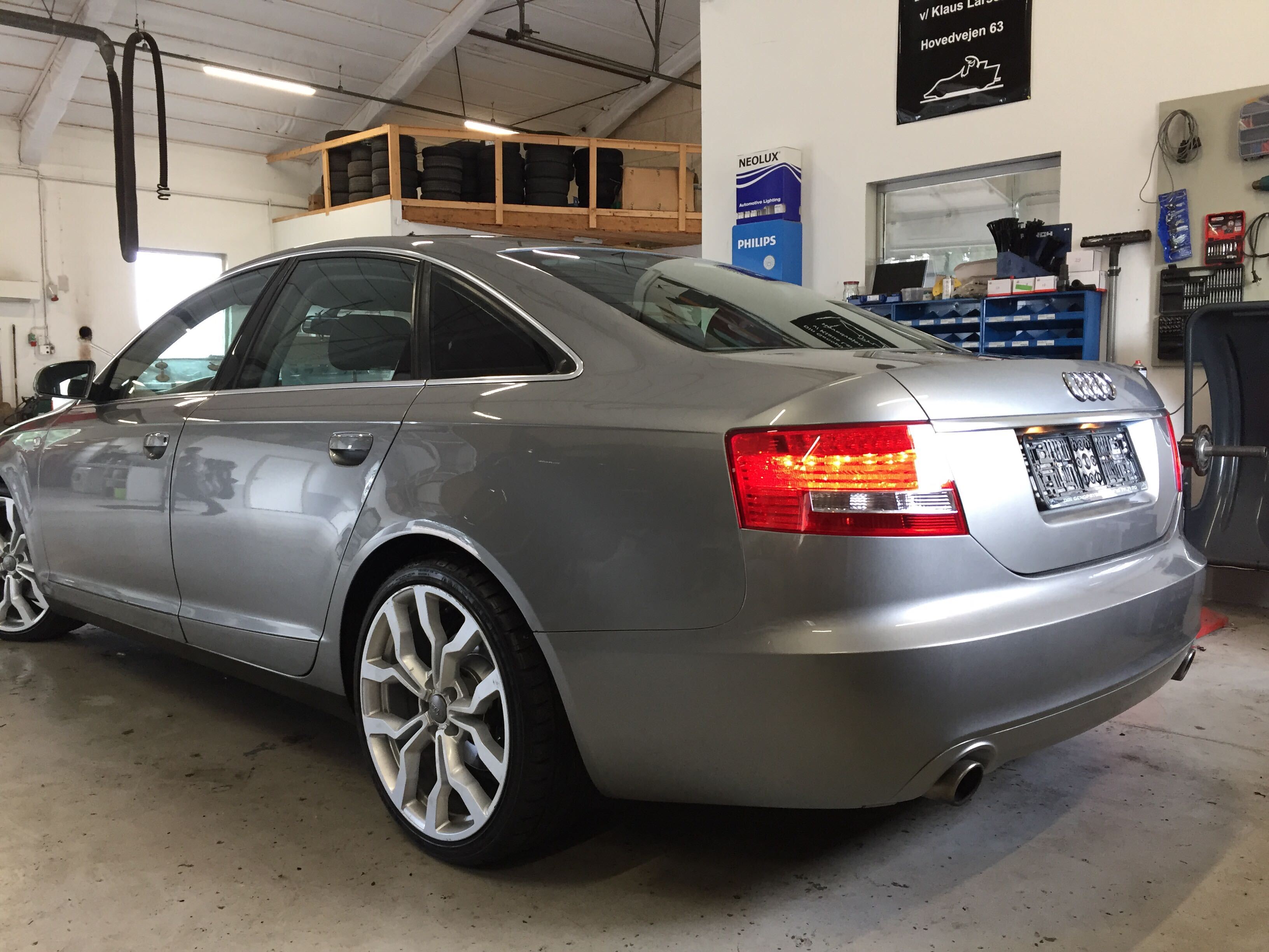 Grå Audi A6 fra 2004