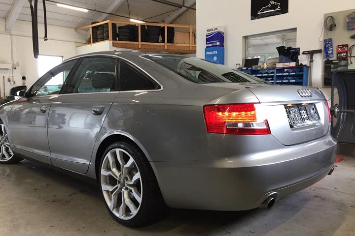 Grå Audi A6 fra 2004