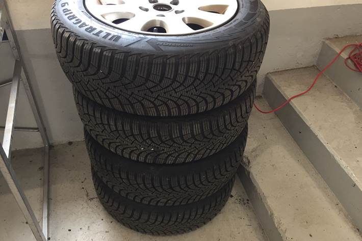 Grå Audi A 6 fra 2004