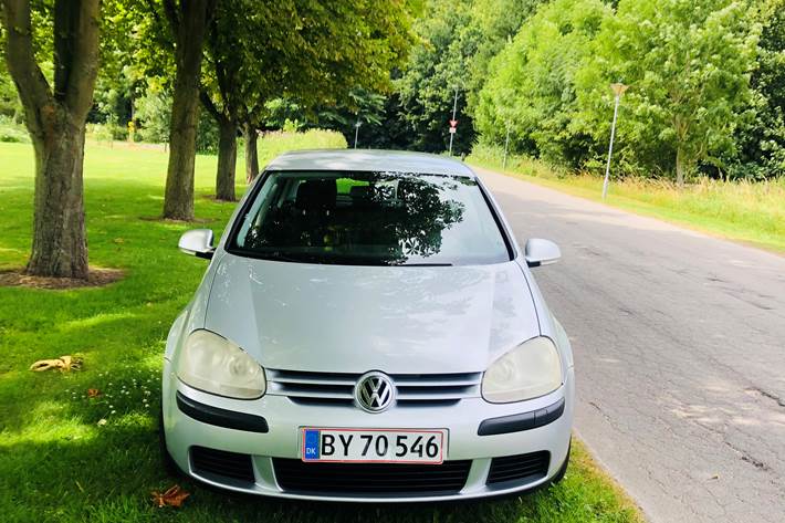 Sølv VW Golf V fra 2006