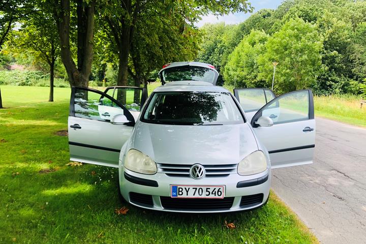 Sølv VW Golf V fra 2006