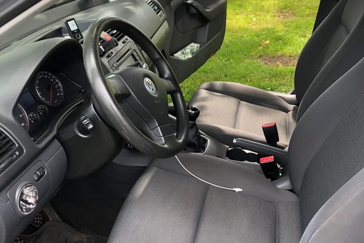 Sølv VW Golf V fra 2006