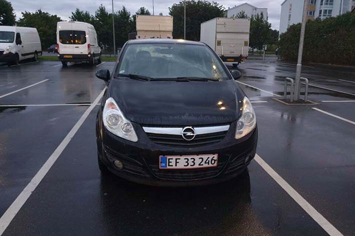 Sort Opel Corsa fra 2010