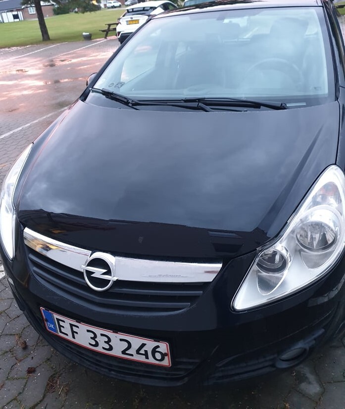 Sort Opel Corsa fra 2010