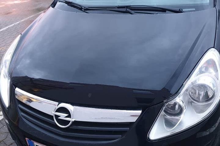 Sort Opel Corsa fra 2010