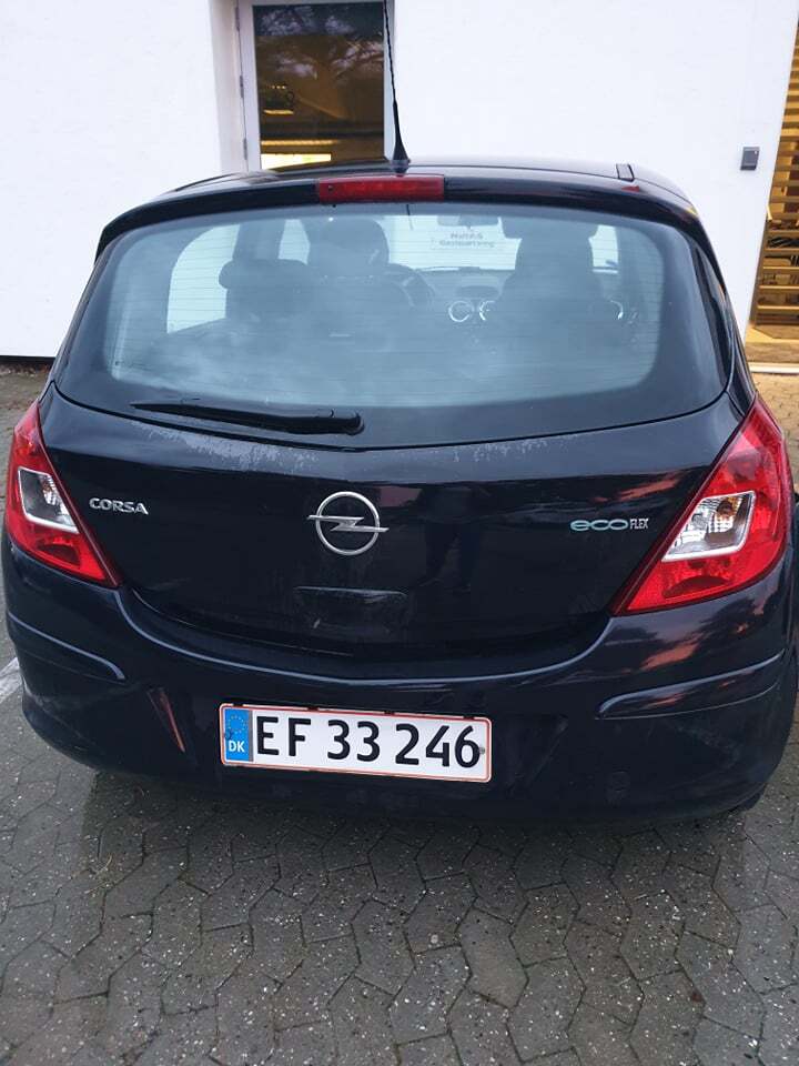 Sort Opel Corsa fra 2010