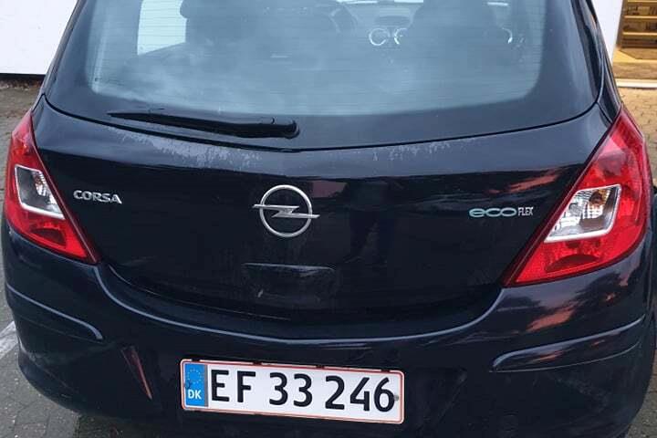 Sort Opel Corsa fra 2010