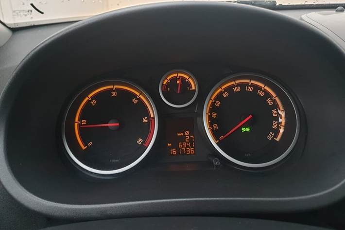 Sort Opel Corsa fra 2010