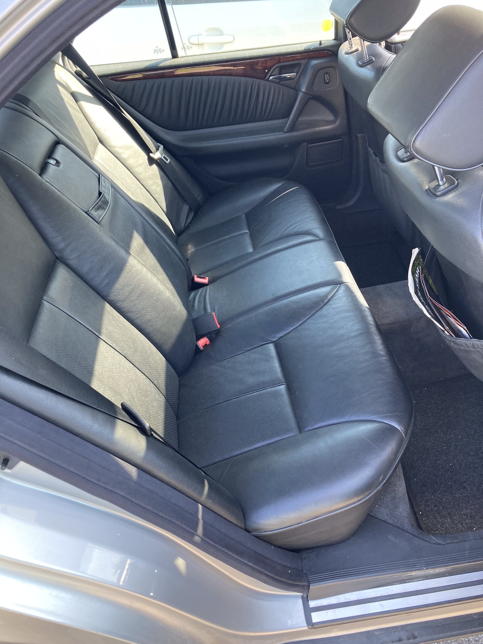 Sølv Mercedes 300 E fra 1999