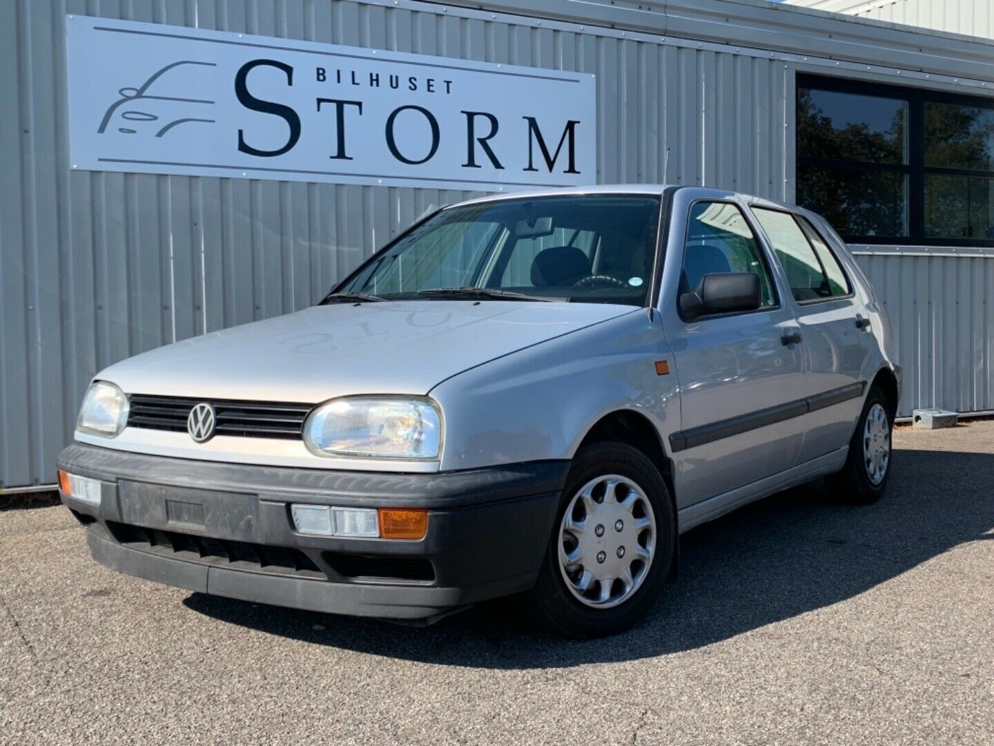 Grå VW Golf III fra 1994