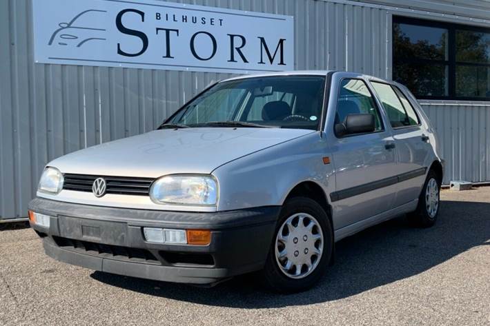 Grå VW Golf III fra 1994