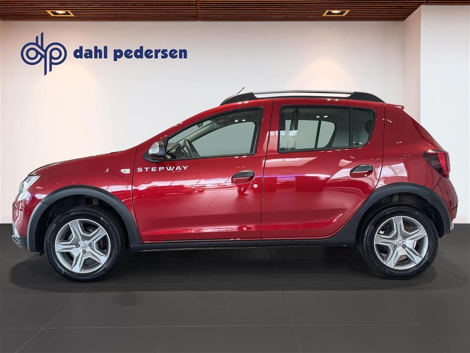 Rød Dacia Sandero fra 2020