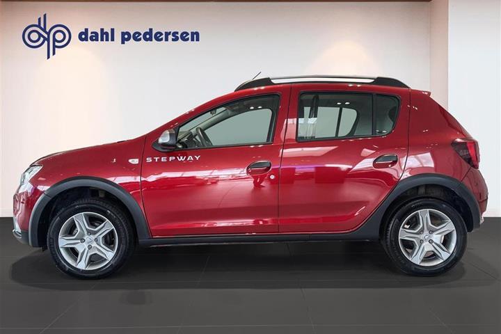 Rød Dacia Sandero fra 2020