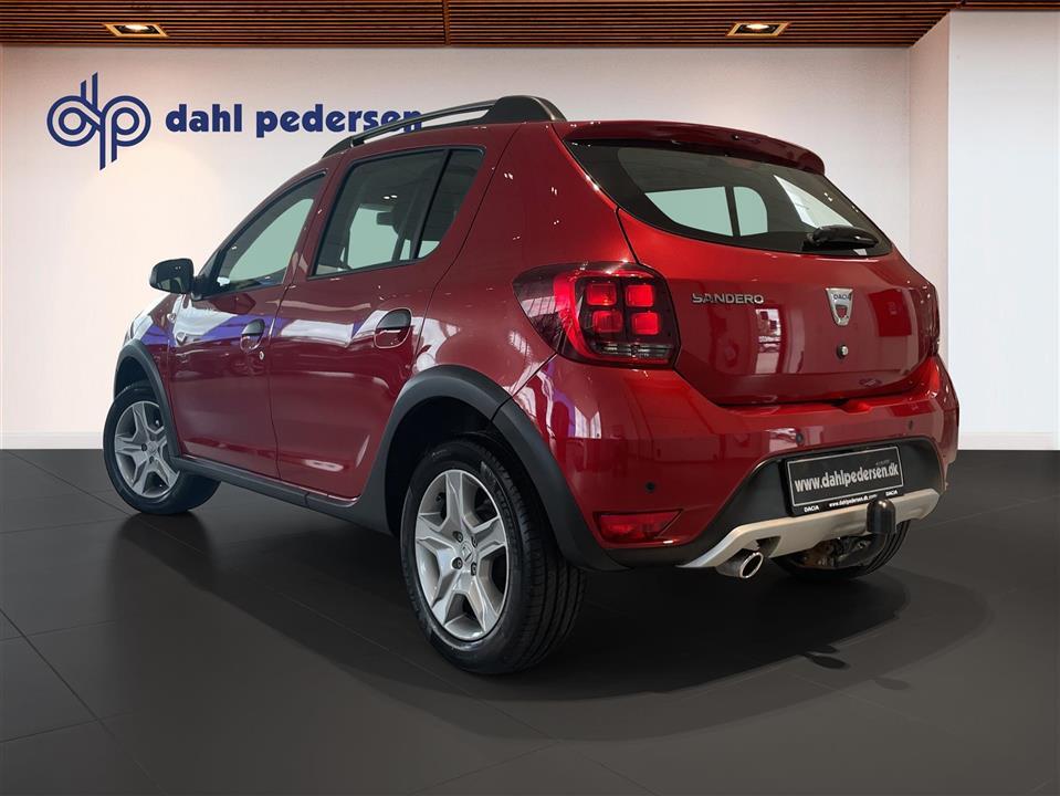 Rød Dacia Sandero fra 2020