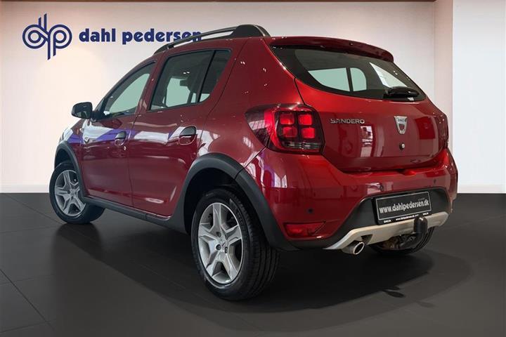 Rød Dacia Sandero fra 2020