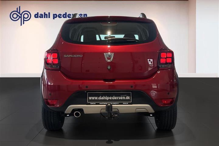 Rød Dacia Sandero fra 2020