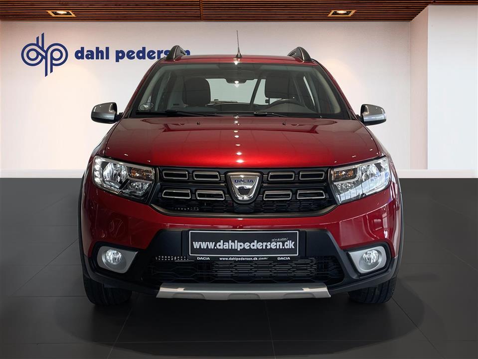 Rød Dacia Sandero fra 2020