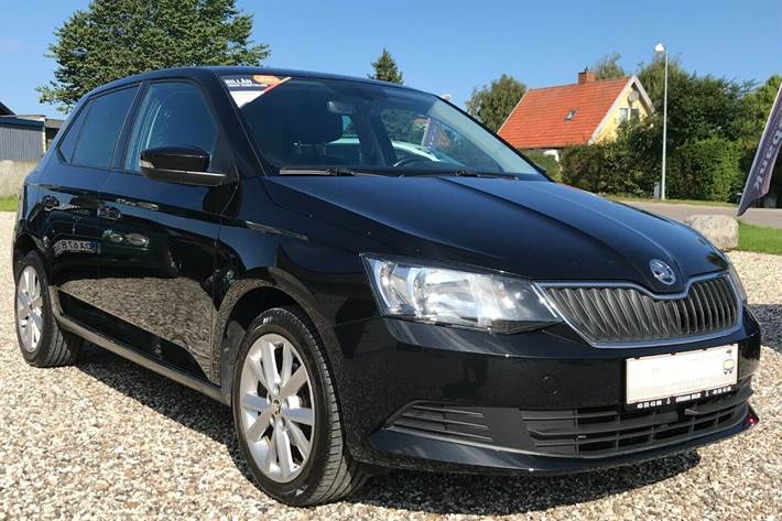 Grå Skoda Fabia fra 2016