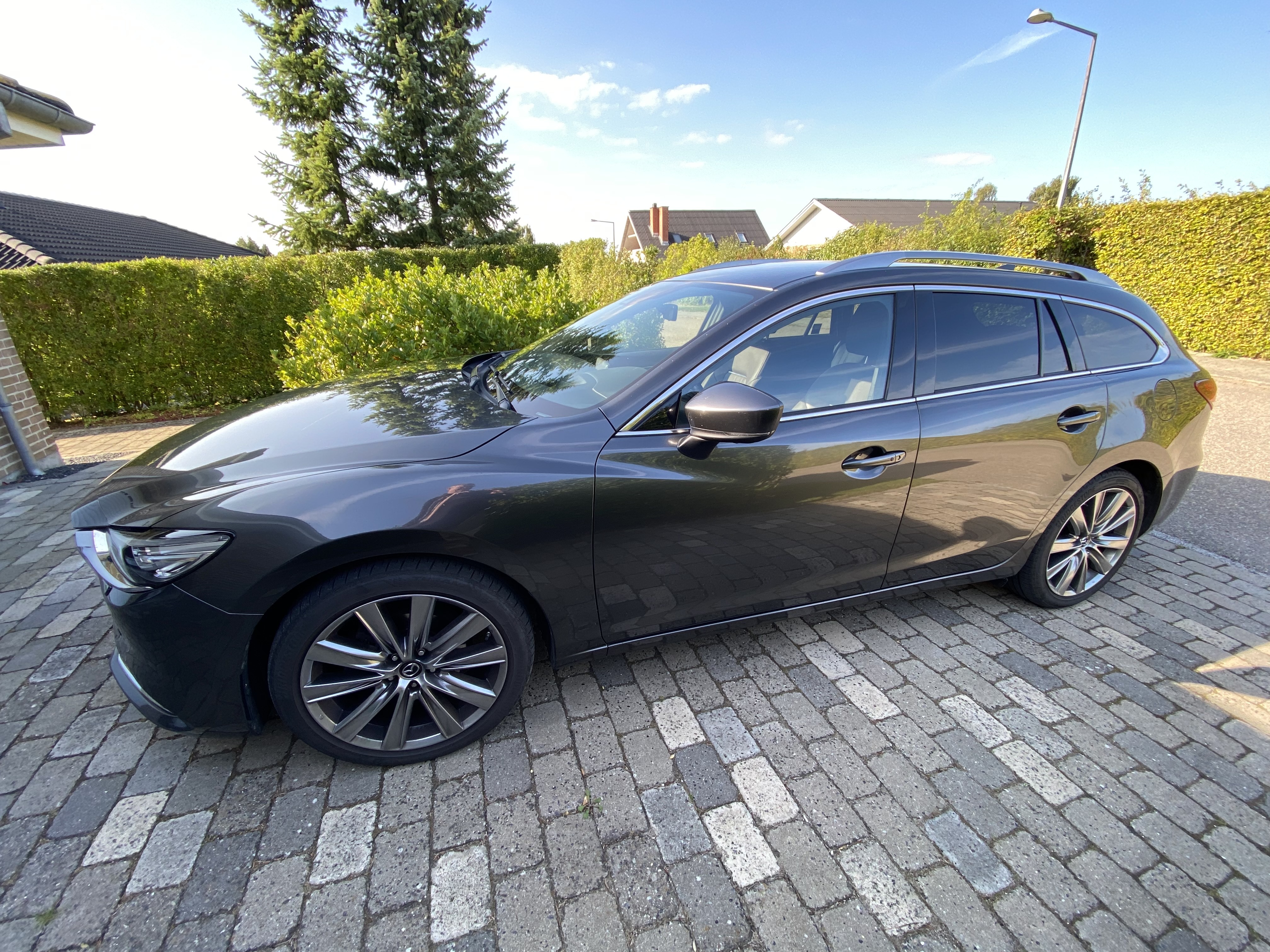Grå Mazda 6 fra 2018