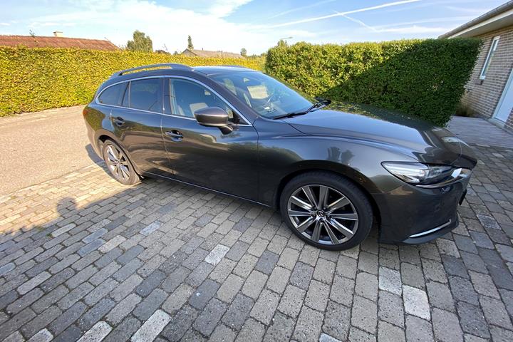Grå Mazda 6 fra 2018