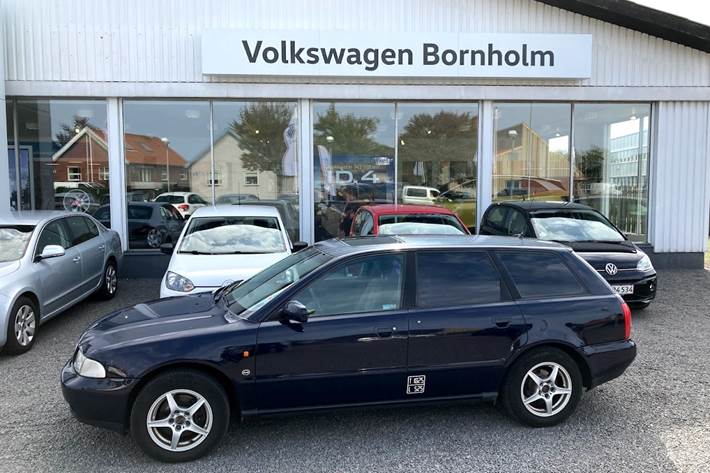 Blå Audi A4 fra 1996