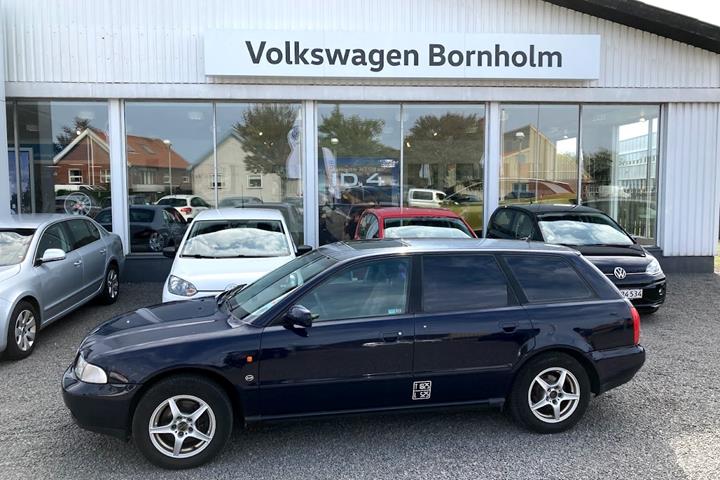 Blå Audi A4 fra 1996