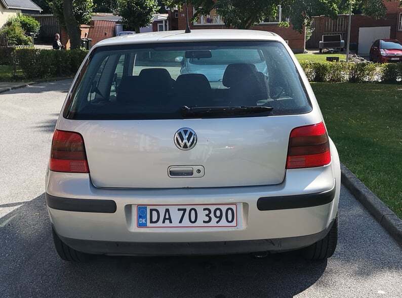 Sølv VW Golf fra 1999