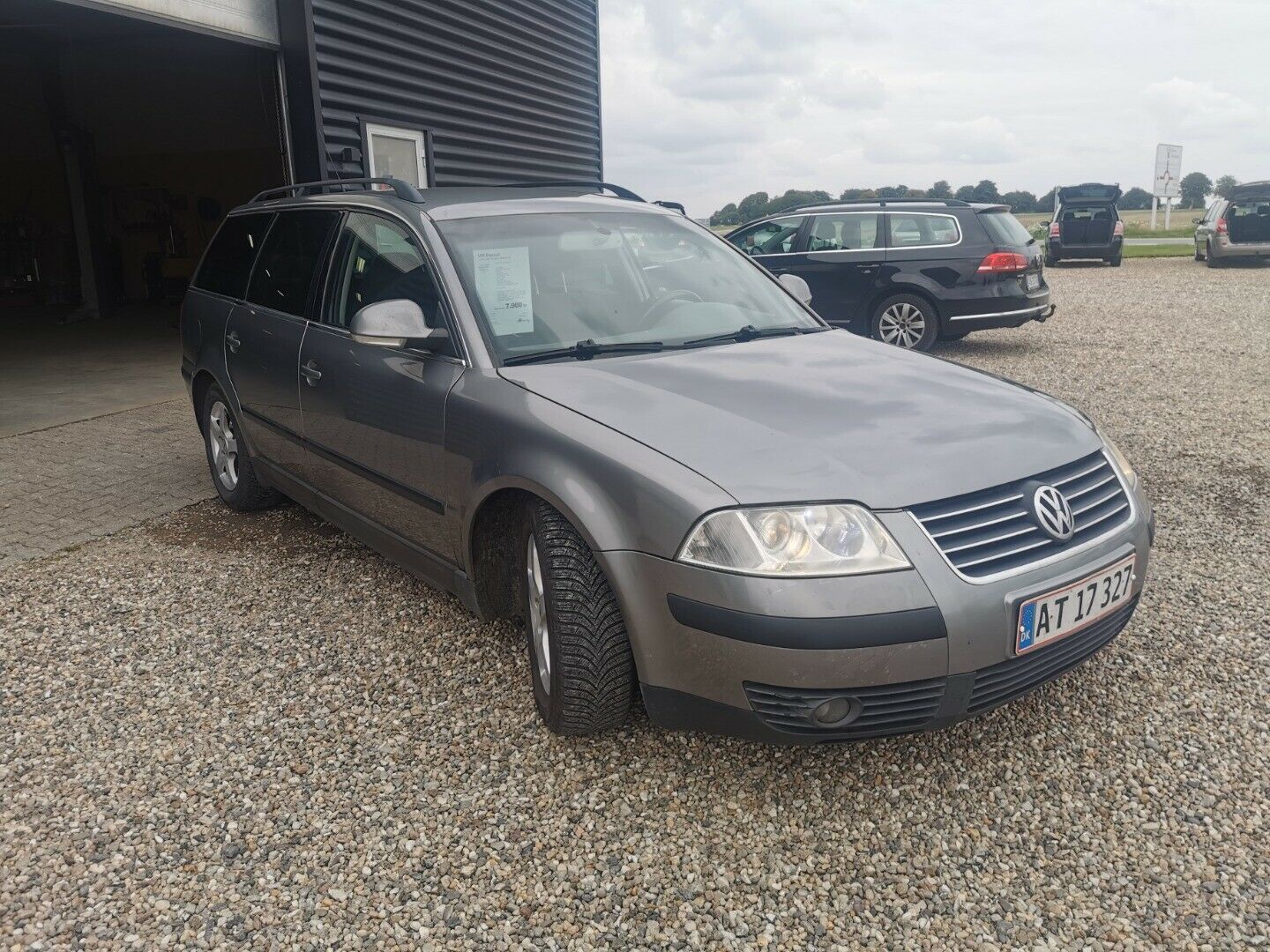 Grå VW Passat fra 2004