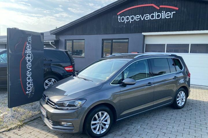 Grå VW Touran fra 2016