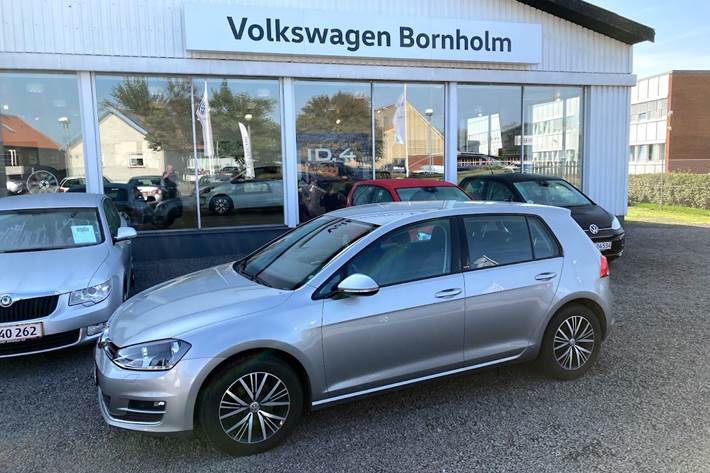 Grå VW Golf fra 2017