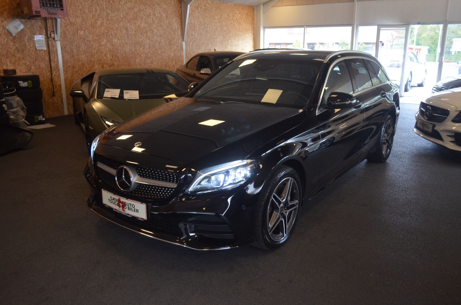 Grå Mercedes C300 de fra 2021