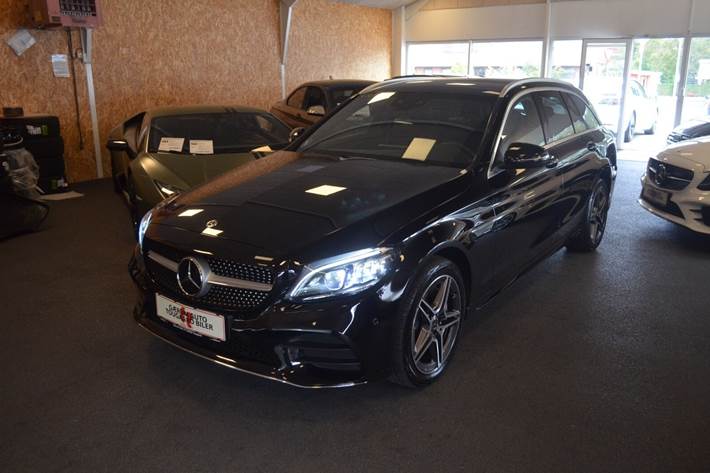 Grå Mercedes C300 de fra 2021