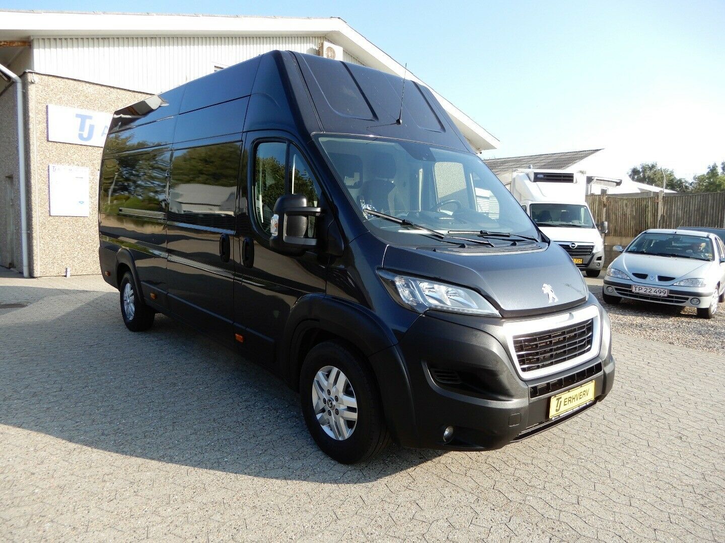 Grå Peugeot Boxer 435 fra 2019