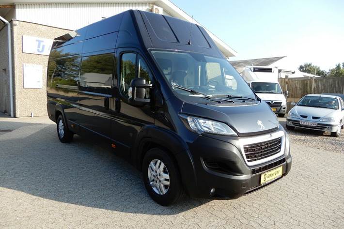 Grå Peugeot Boxer 435 fra 2019