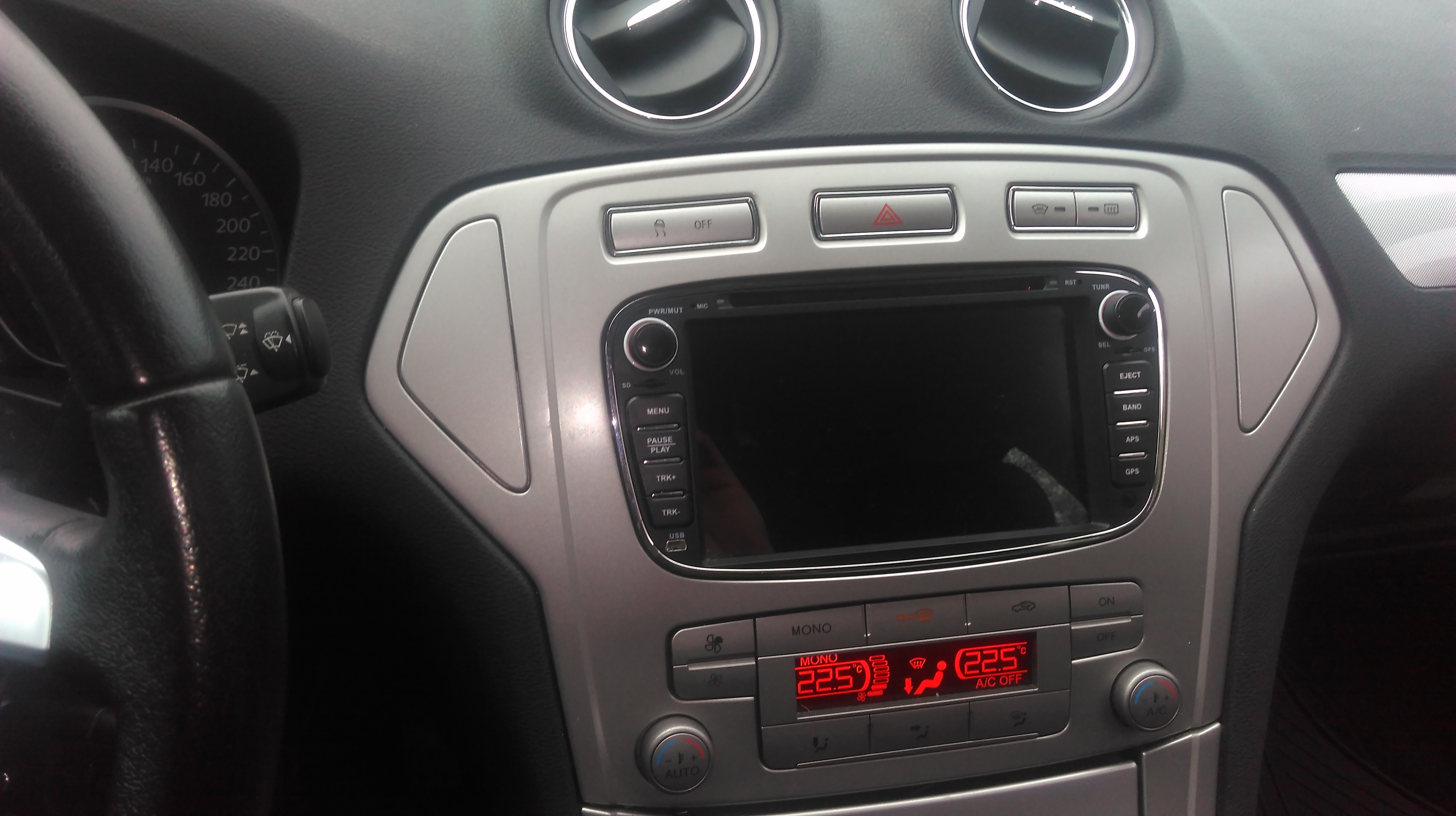 Sort Ford Mondeo fra 2008