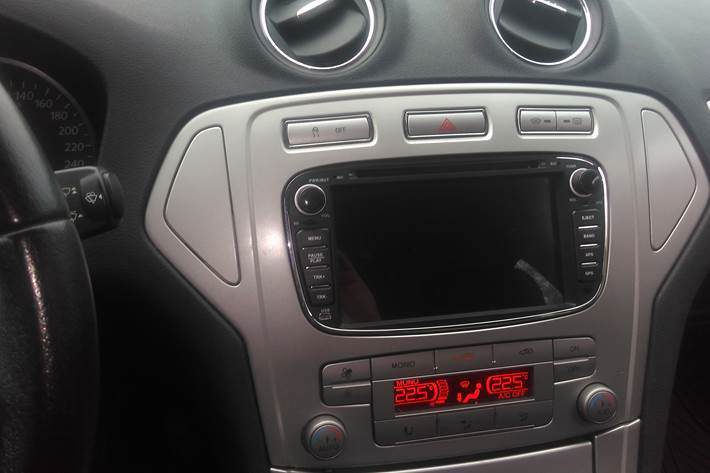 Sort Ford Mondeo fra 2008