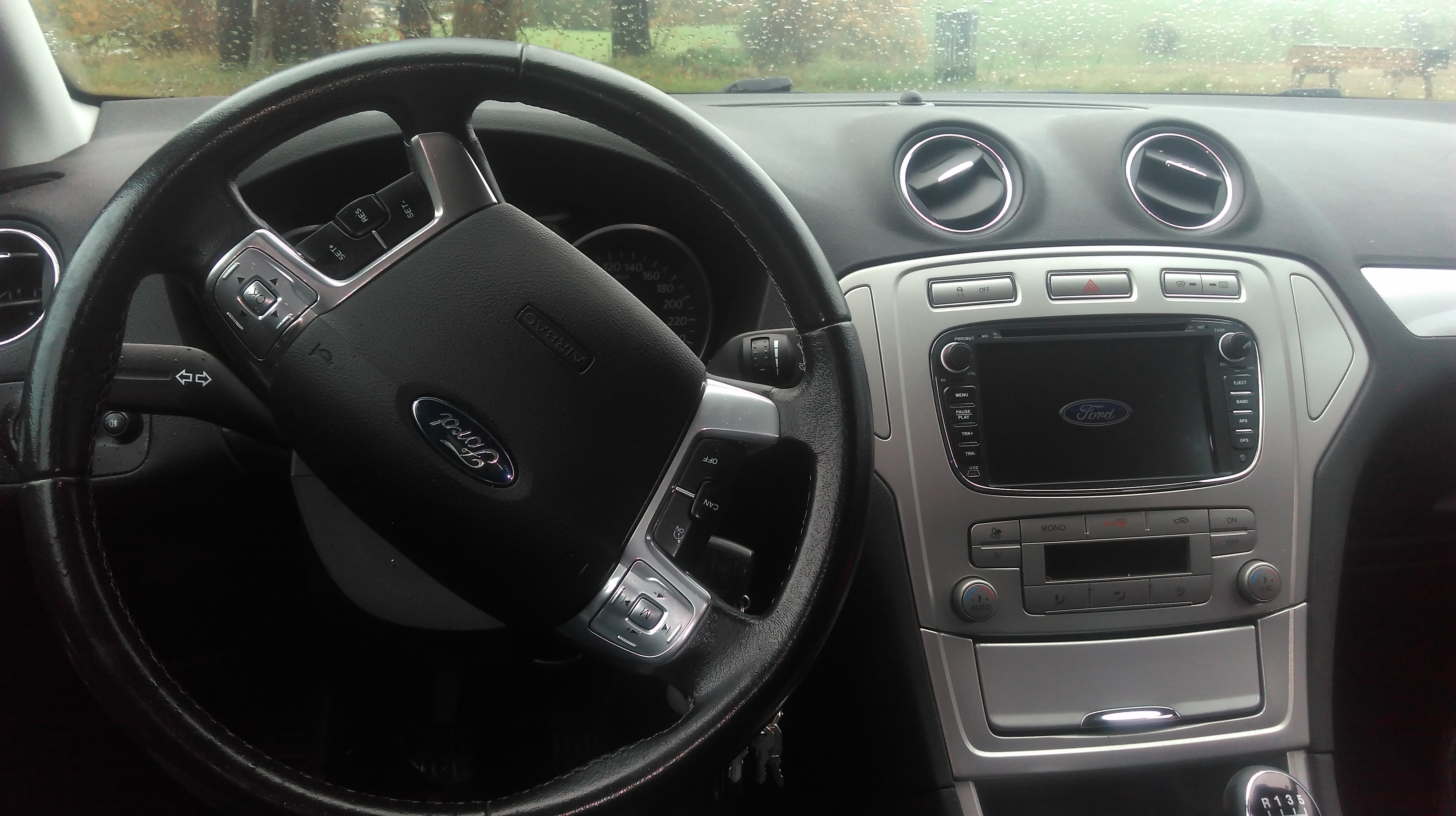 Sort Ford Mondeo fra 2008