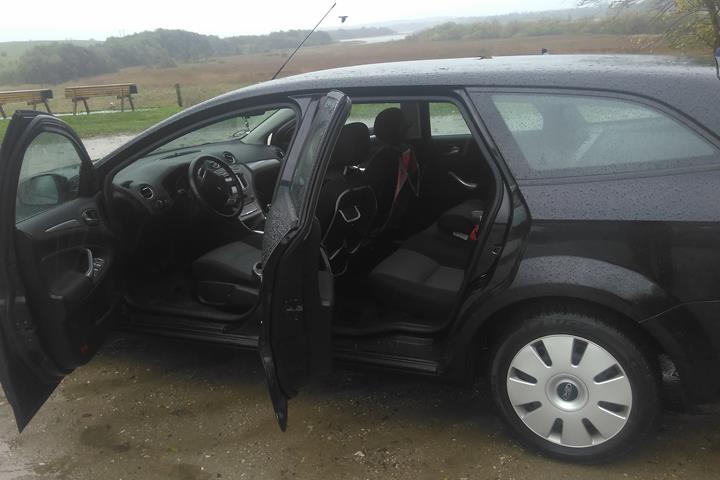 Sort Ford Mondeo fra 2008