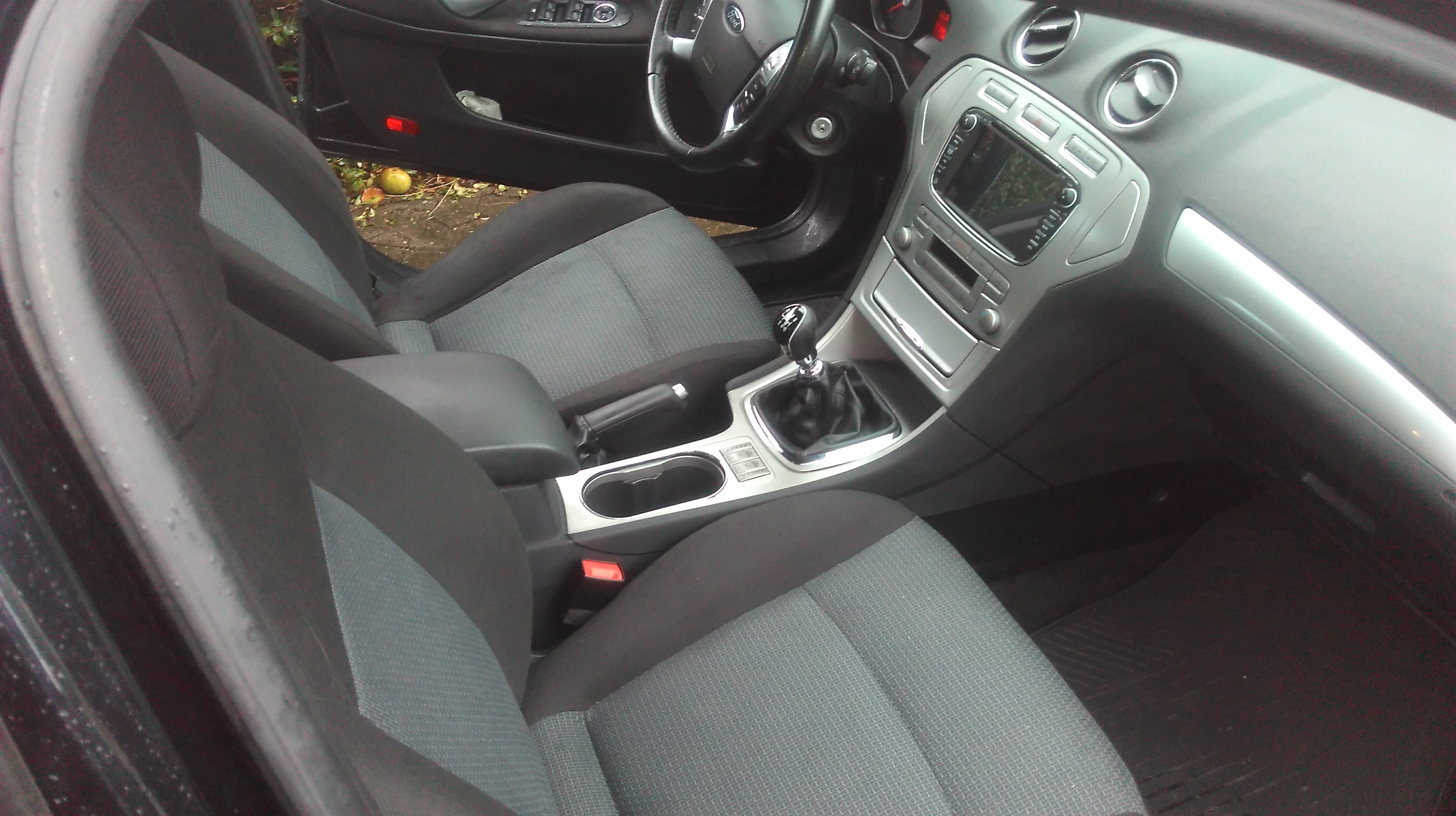 Sort Ford Mondeo fra 2008