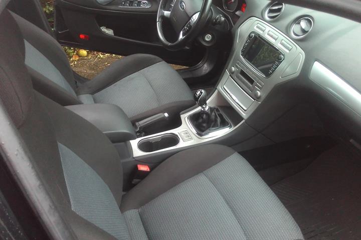 Sort Ford Mondeo fra 2008