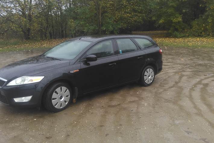 Sort Ford Mondeo fra 2008