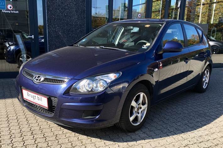 Blå Hyundai i30 fra 2009