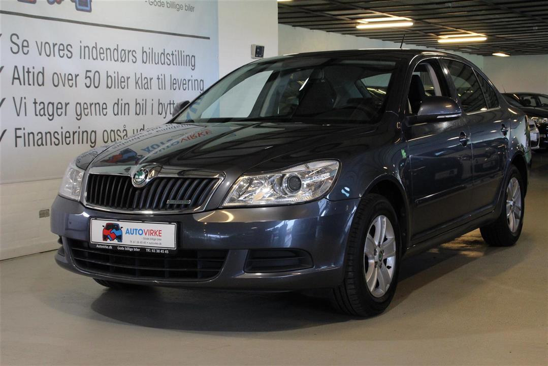 Grå Skoda Octavia fra 2012