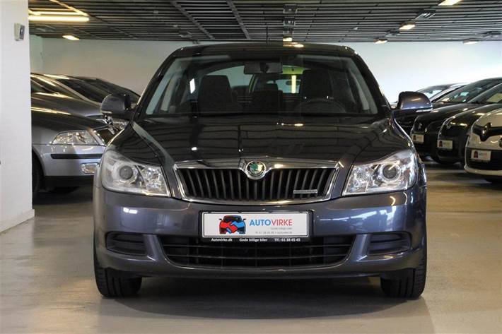 Grå Skoda Octavia fra 2012