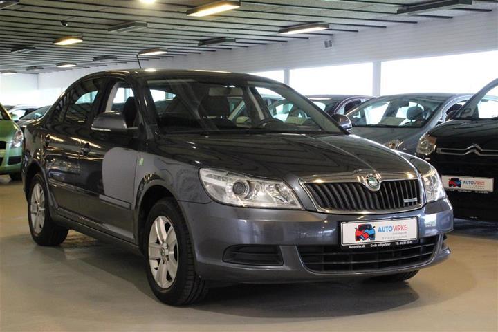Grå Skoda Octavia fra 2012