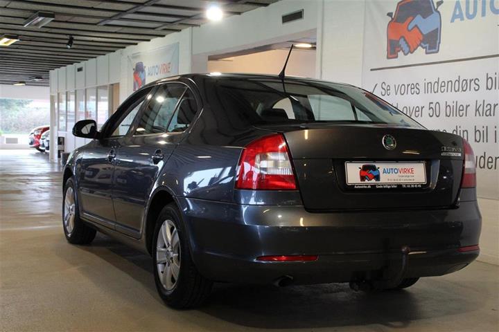 Grå Skoda Octavia fra 2012