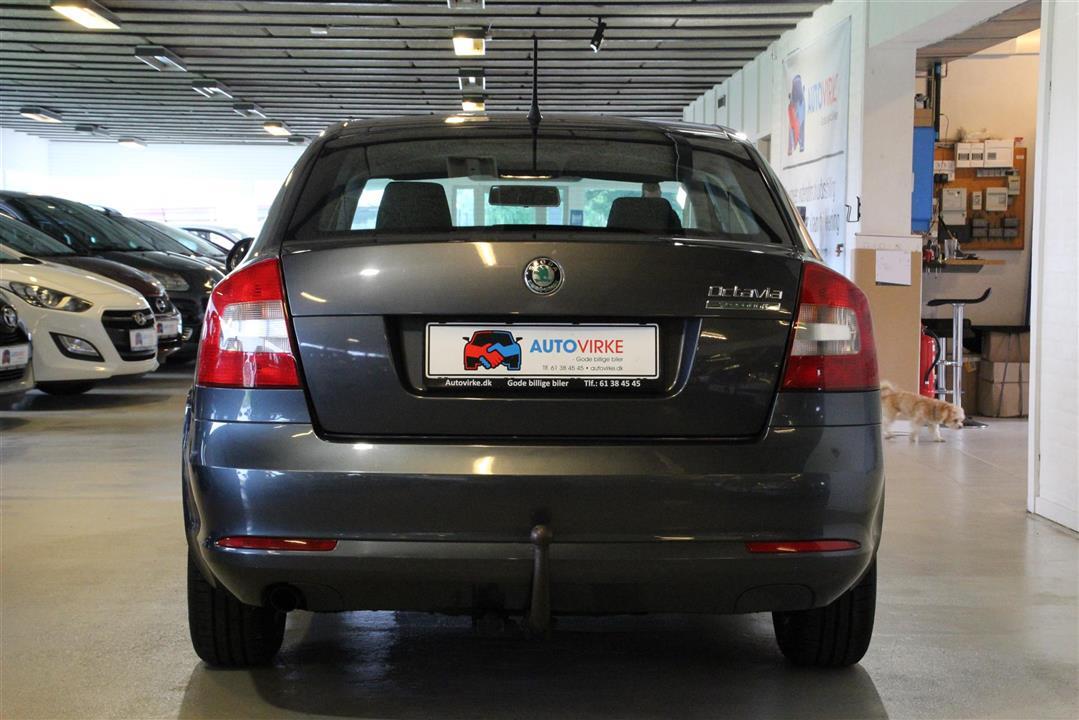 Grå Skoda Octavia fra 2012