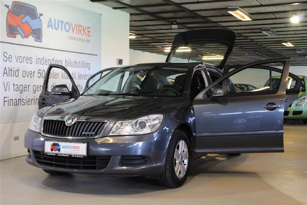 Grå Skoda Octavia fra 2012